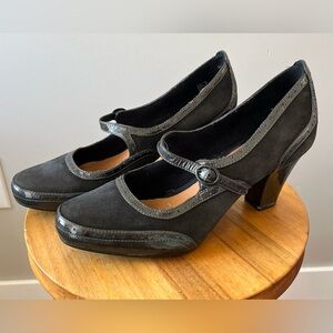 Clarks Artisan Mary Jane Heels Size 9 Black Suede Leather Upper 3” -Preppy Y2K